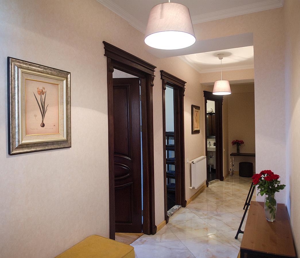 Tiflislux Apartment - Old City Philarmonic Esterno foto