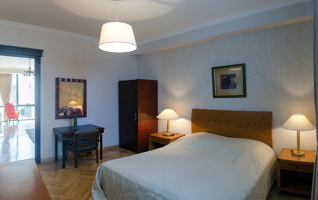 Tiflislux Apartment - Old City Philarmonic Esterno foto