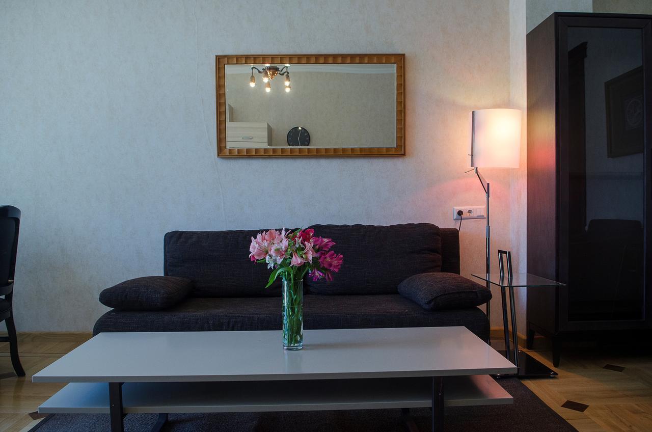 Tiflislux Apartment - Old City Philarmonic Esterno foto